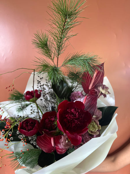 FESTIVE FLORIST'S PICK